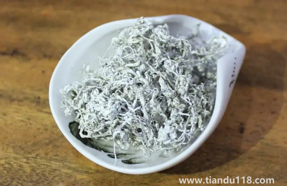 莓茶有白色粉末怎么回事（莓茶為什么有白色粉粒）