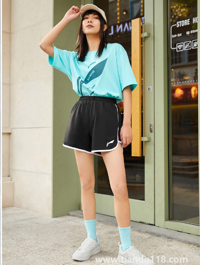 運(yùn)動(dòng)短褲買正好的還是大一號(hào)的3