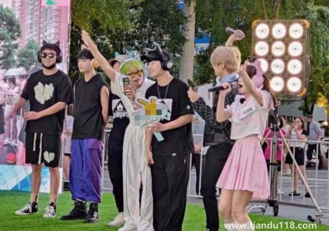 山寨男團(tuán)錄制惹爭議 楊迪劉維道歉(稱硬實(shí)力才是有價值)(圖3) 山寨男團(tuán)錄制惹爭議 楊迪劉維道歉(稱硬實(shí)力才是有價值)(圖3)