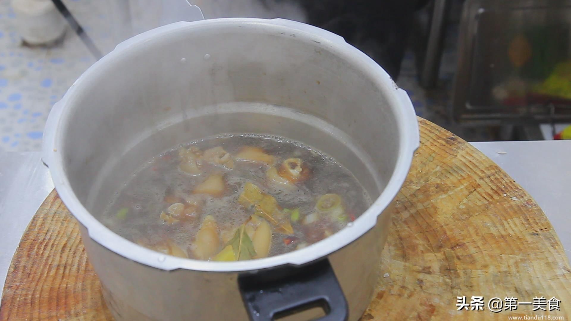 紅燒豬蹄的做法(紅燒豬蹄怎么做)(圖9) 紅燒豬蹄的做法(紅燒豬蹄怎么做)(圖9)