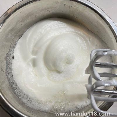 戚風(fēng)蛋糕的做法(戚風(fēng)蛋糕怎么做)(圖5) 戚風(fēng)蛋糕的做法(戚風(fēng)蛋糕怎么做)(圖5)