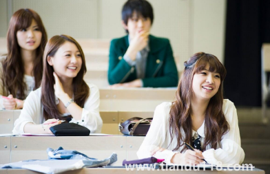 大學(xué)寢室關(guān)系不好很壓抑怎么辦2