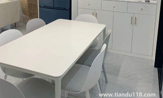 德利豐巖板怎么樣（如何辨別德利豐巖板和依諾巖板）