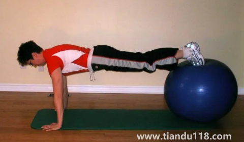 瑜伽球是有氧還是無(wú)氧(瑜伽球怎么用)(圖3) 瑜伽球是有氧還是無(wú)氧3