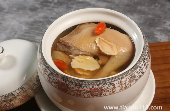 鴿子怎么燉湯好喝又營養(yǎng)（鴿子燉湯有什么技巧）