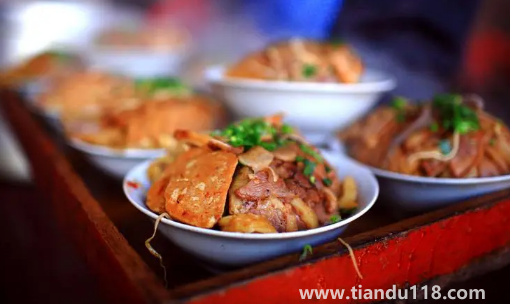 2022國(guó)慶節(jié)辦酒席會(huì)比平時(shí)貴嗎（2022年國(guó)慶節(jié)哪幾天適合擺酒席）