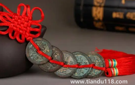 跟鄰居門對門五帝錢掛在門內(nèi)好不好(門上掛五帝錢的講究有哪些)(圖3) 跟鄰居門對門五帝錢掛在門內(nèi)好不好3