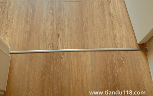 高低差收口條防水嗎(無門檻石衛(wèi)生間攻略)(圖1) 高低差收口條防水嗎1