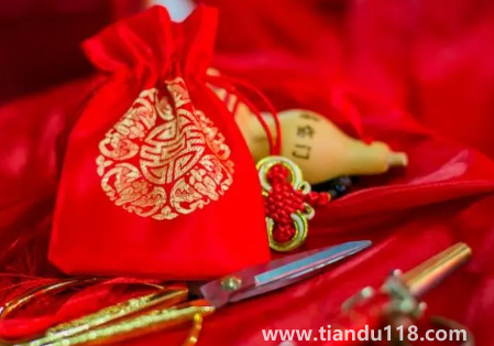 2022年12月28日是結(jié)婚吉日嗎(結(jié)婚注意事項(xiàng)有哪些)(圖1) 2022年12月28日是結(jié)婚吉日嗎1