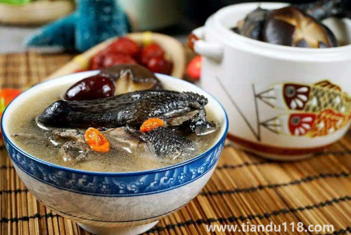 烏雞燉湯加什么食材比較補(bǔ)氣血(烏雞燉湯的具體做法)(圖3) 烏雞燉湯加什么食材比較補(bǔ)氣血3