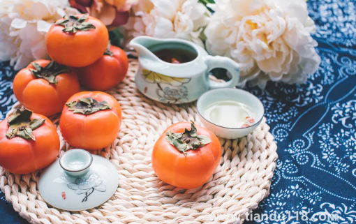 柿子和螃蟹一起吃會中毒嗎(柿子和螃蟹間隔多久吃好)(圖2) 柿子和螃蟹一起吃會中毒嗎2