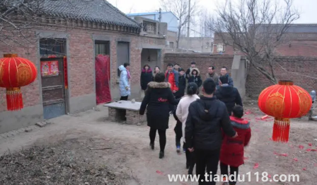 2023過年串門送油合適嗎(過年串門拿幾樣?xùn)|西)(圖2) 2023過年串門送油合適嗎2