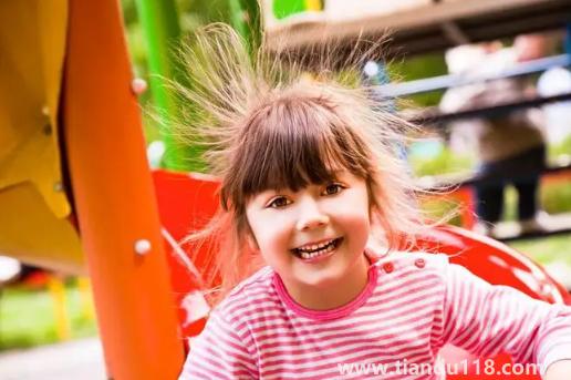 人體佩戴什么可以消除靜電(怎么防靜電)(圖1) 人體佩戴什么可以消除靜電1