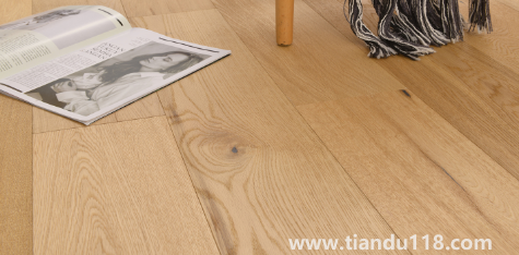 復(fù)合地板防潮膜厚度多少合適(地板防潮膜要怎么鋪貼比較好)(圖2) 復(fù)合地板防潮膜厚度多少合適2