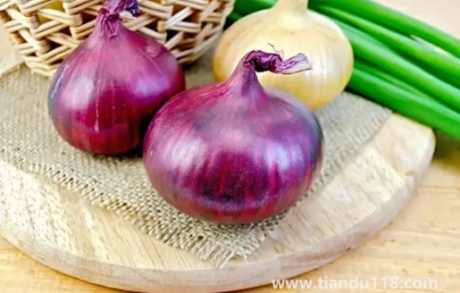 洋蔥發(fā)芽長(zhǎng)苗了還能吃嗎2