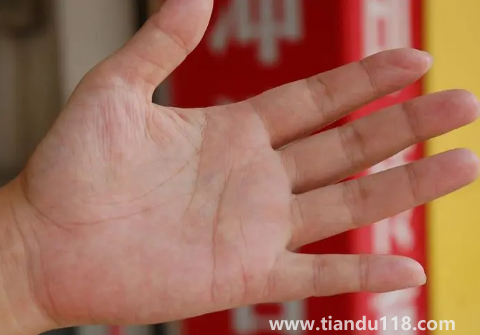 手上一個(gè)螺真的會(huì)窮嗎(手上幾個(gè)螺代表什么)(圖3) 手上一個(gè)螺真的會(huì)窮嗎3