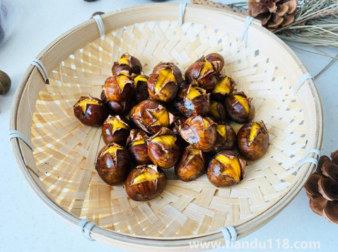 烤箱烤板栗很干怎么辦(烤箱烤板栗溫度和時(shí)間)(圖3) 烤箱烤板栗很干怎么辦3