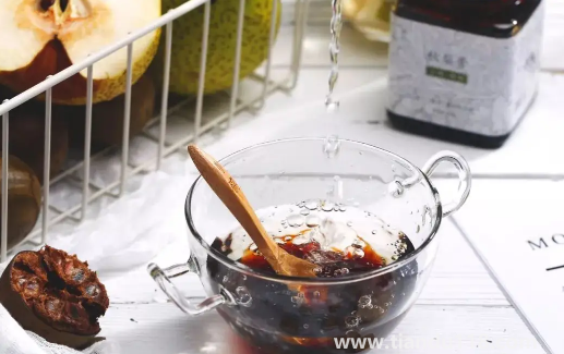 秋梨膏太稀了裝瓶了能再熬嗎(秋梨膏怎么泡水喝)(圖2) 秋梨膏太稀了裝瓶了能再熬嗎2