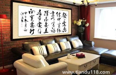 小客廳掛什么畫氣運(yùn)好(客廳有必要掛畫嗎)(圖2) 小客廳掛什么畫氣運(yùn)好2