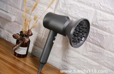 吹風機是藍光的好還是負離子的好(吹風機怎么選不傷頭發(fā))(圖2) 吹風機是藍光的好還是負離子的好2