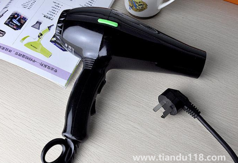 吹風機是藍光的好還是負離子的好(吹風機怎么選不傷頭發(fā))(圖3) 吹風機是藍光的好還是負離子的好3