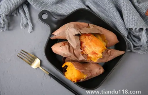 一個烤紅薯的熱量相當于多少米飯的熱量(烤紅薯怎么吃減肥)(圖2) 一個烤紅薯的熱量相當于多少米飯的熱量2