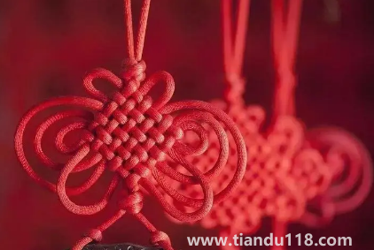 門對(duì)門掛中國(guó)結(jié)可以掛門上嗎 1