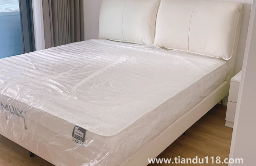 床墊氣味太重晾了一個(gè)星期可以睡了嗎(新買的床墊有股味道是正常的嗎)(圖3) 床墊氣味太重晾了一個(gè)星期可以睡了嗎3