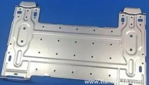 外面風(fēng)大空調(diào)內(nèi)機(jī)為什么咚咚響(空調(diào)掛機(jī)怎樣掛在墻上)(圖3) 外面風(fēng)大空調(diào)內(nèi)機(jī)為什么咚咚響3