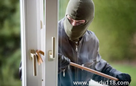 小偷進(jìn)屋偷吃過期食品死了誰負(fù)責(zé)(小偷經(jīng)常半夜幾點(diǎn)偷東西)(圖1) 小偷進(jìn)屋偷吃過期食品死了誰負(fù)責(zé)1