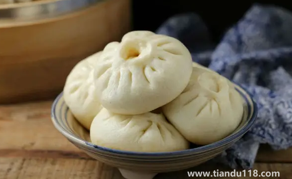 蒸包子放水應(yīng)該多還是少(包子要蒸多長時間才能出鍋)(圖2) 蒸包子放水應(yīng)該多還是少2