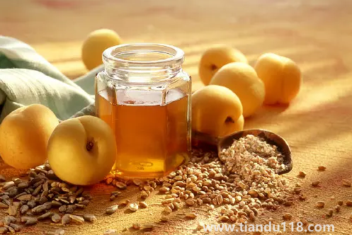 蜂蜜冬天像豬油一樣凝固是真的嗎(蜂蜜需要冷藏還是常溫保存)(圖2) 蜂蜜冬天像豬油一樣凝固是真的嗎2