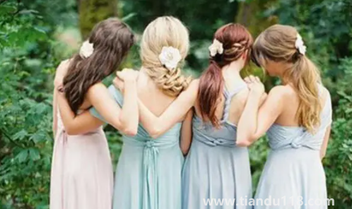 伴娘服是租好還是買(mǎi)好(伴娘服一般都穿什么鞋子合適)(圖2) 伴娘服是租好還是買(mǎi)好2