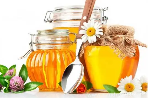 蜂蜜顏色深的好還是淺的好(怎么樣的蜂蜜才是正宗的)(圖3) 蜂蜜顏色深的好還是淺的好3