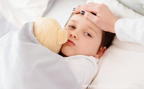 孩子低燒37.3千萬不可大意（孩子炎癥發(fā)燒怎么辦）