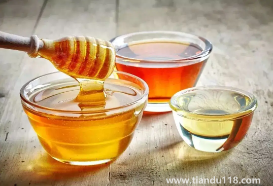 嗓子疼喝蜂蜜水管用嗎（嗓子疼不能吃什么）