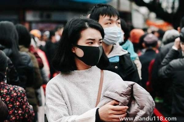 丈夫故意把孩子弄哭丟給發(fā)燒妻子（疫情測(cè)出了陽(yáng)性，也測(cè)出了人性）