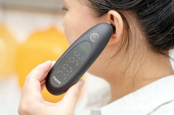 耳溫槍測兩只耳朵不一樣以哪個為準（耳溫槍多少度才算發(fā)燒）