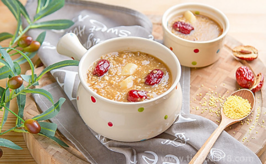 拉肚子喝粥是放鹽還是放糖（拉肚子吃什么粥好）