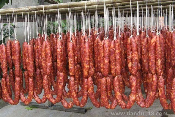 香腸灌好后需要放置兩天在掛嗎（香腸保存的注意事項(xiàng)）