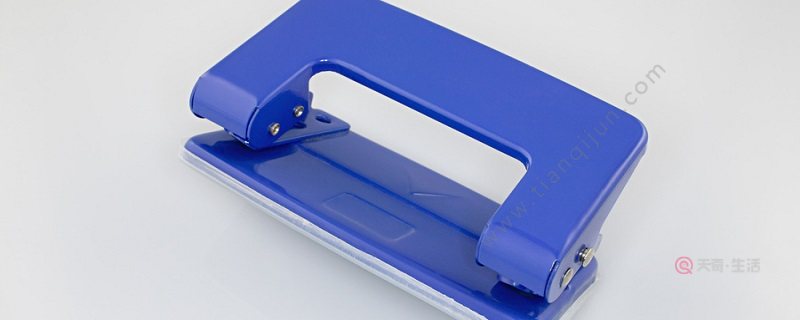 得力打孔機(jī)使用方法